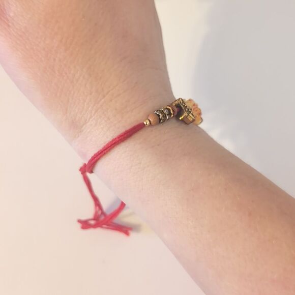 777 Red Strand Cream Red Flower Burst Gold Starfish Charms Bracelet - Picture 2 of 4